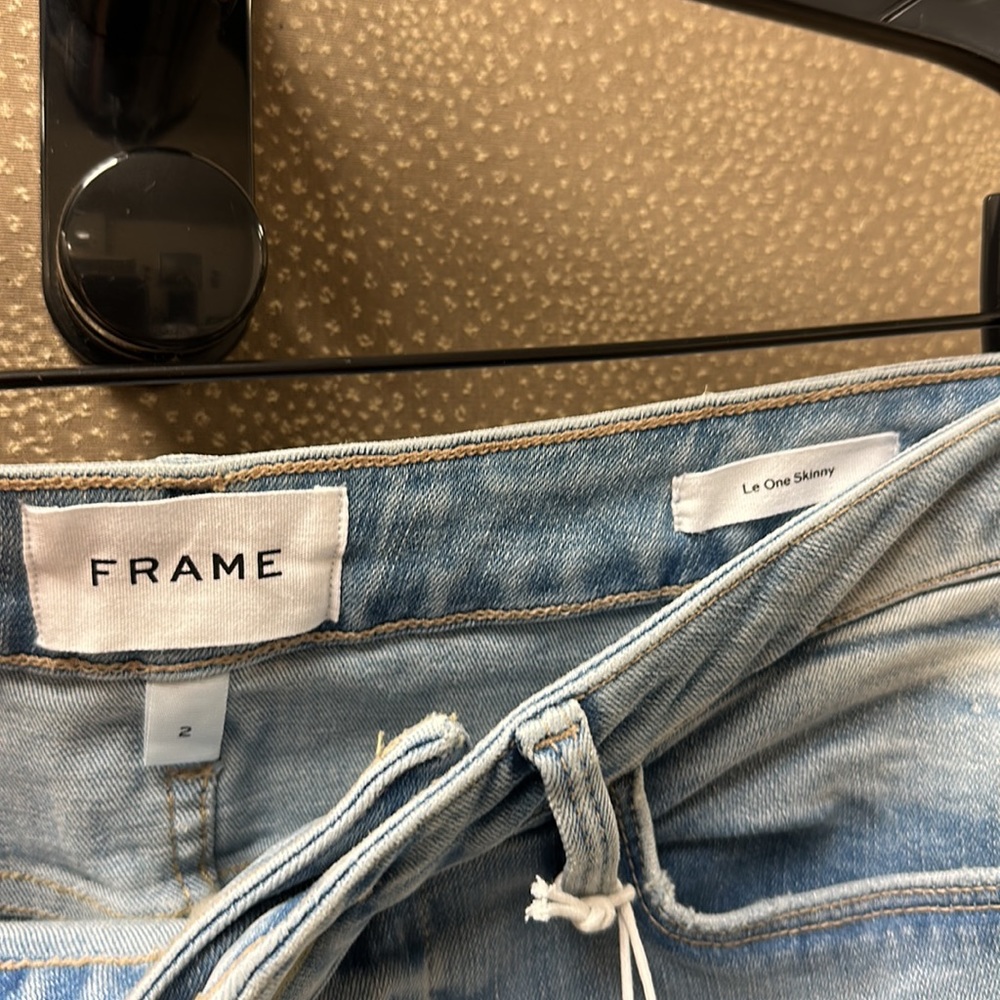 🔥🔥🔥NEW Frame Le One Mid-rise Skinny Jeans - Picture 3 of 9